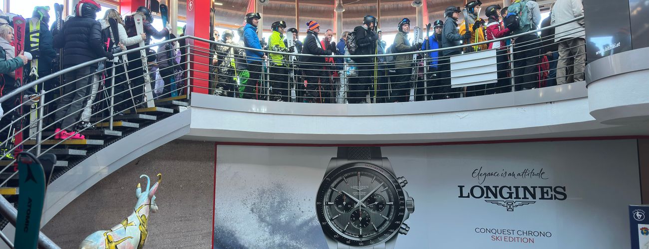 Longines megaboard meets international ski guests at high-traffic Hahnenkamm lift in Kitzbühel